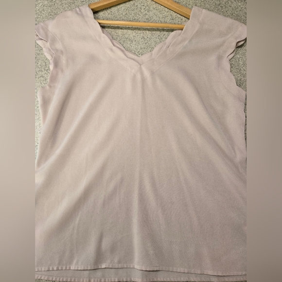 🛍️ 2 for $13🛍️ Express Light Pink Scalloped Top - Picture 10 of 10